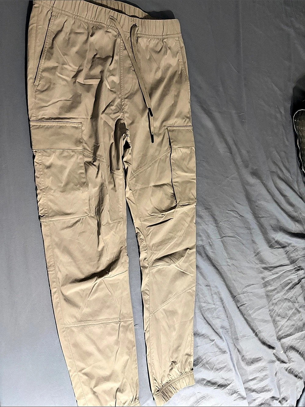 H&M Slim Fit Cargo Pants Cargo Pants Beige Size Medium Like New
